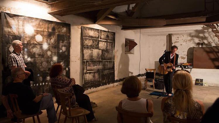 Düstere Bilder beschäftigen sich mit der Lebensfreude, denn nicht immer muss diese positiv behaftet sein, so der Gedanke.  Fotos: Barbara Herbst