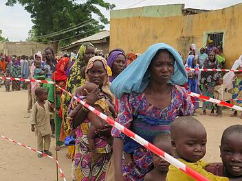 Weltweit benötigen Menschen in Not Hilfe. Doch viel zu oft werden die Helfer dann selbst zu Tätern - und Menschen in not zu Opfern. Symbolfoto: Ärzte ohne Grenzen/dpa