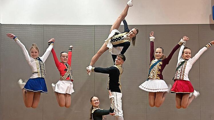 Diese Solisten der Tanzsportgarde Coburger Mohr haben oder hatten in der Faschingssession wichtige Auftritte. So werden die vier Tanzmariechen in der BR-Sendung „Fastnacht in Franken“ zu sehen sein.