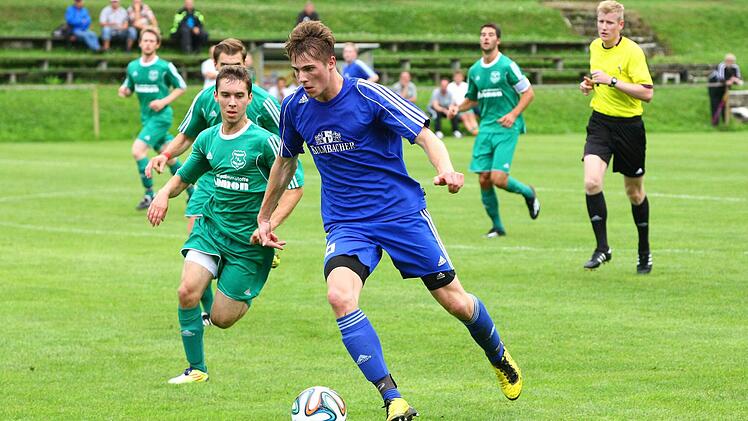 Simon Hösch (vorne) erzielte das 3:2 für den SSV Kasendorf.