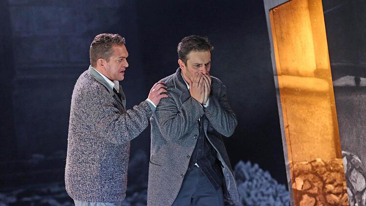 Szene aus der Neuinszenierung von "La Bohème" am Landestheater CoburgFoto: Henning Rosenbusch