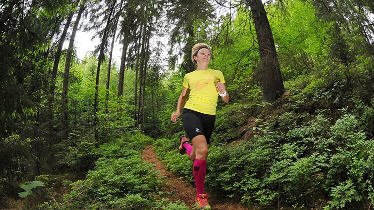 Beim Trail-Running laufen die Athleten auf Trampelpfaden und überwinden natürliche Hindernisse.  Foto: Kraus