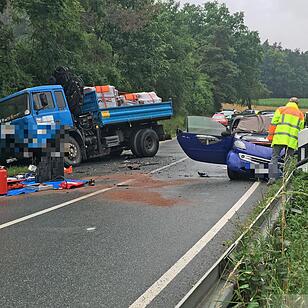 Toedliche Kollision zwischen Smart und Lkw