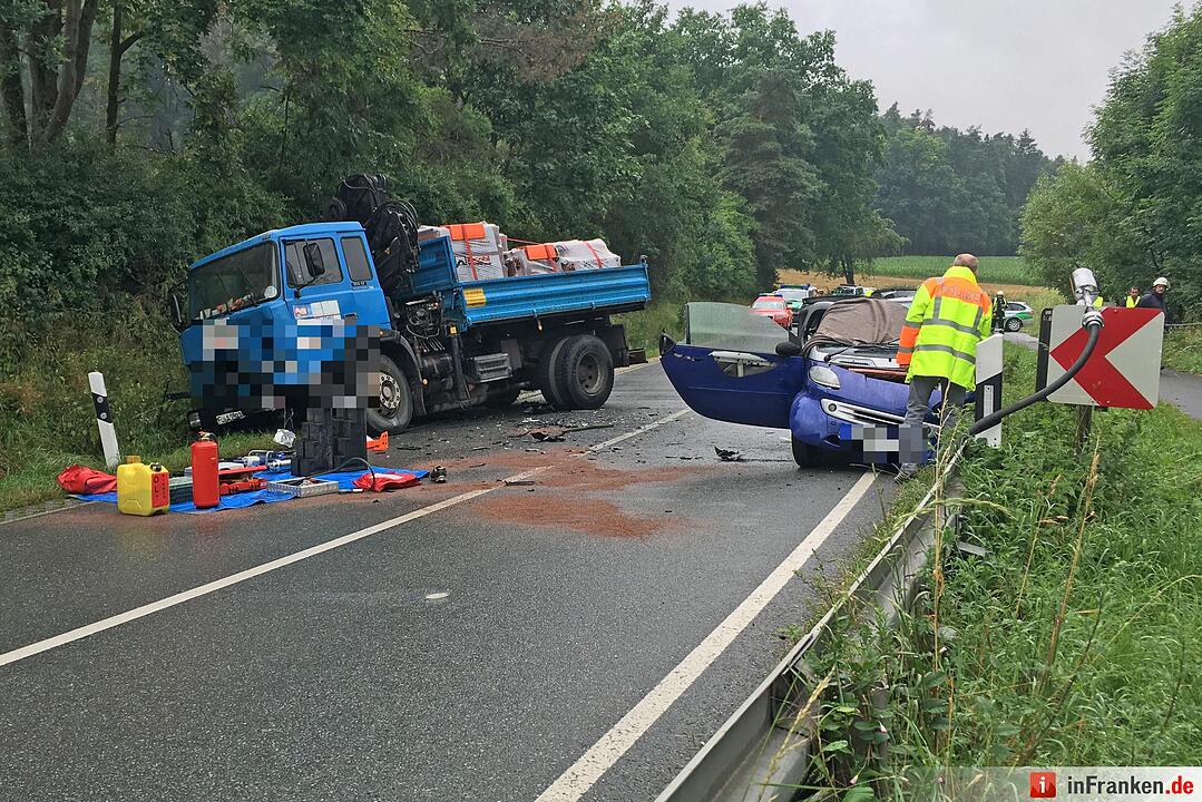 Toedliche Kollision zwischen Smart und Lkw