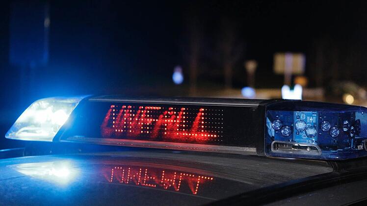 Am fr&uuml;hen  Freitagmorgen verungl&uuml;ckte der prominente Fernsehkoch Nelson M&uuml;ller in Essen: Mit seinem Porsche war er gegen eine Ampelanlage gekracht.   Symbolbild: News5