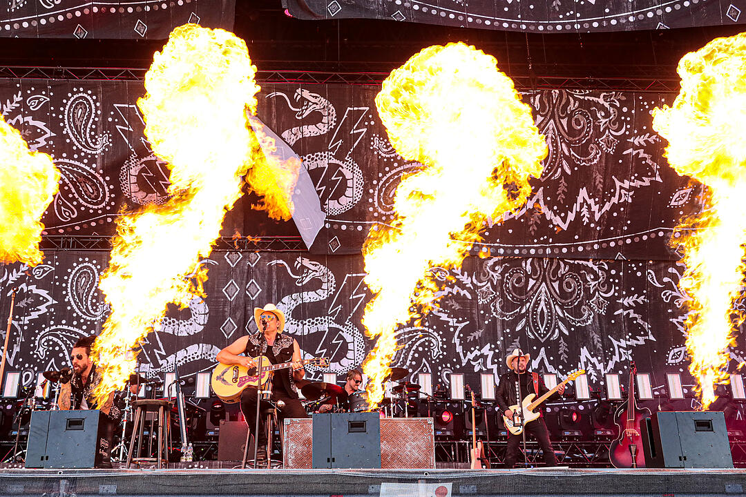 Rock im Park 2019: Die Country-Rocker von The BossHoss heizen der Menge ordentlich ein