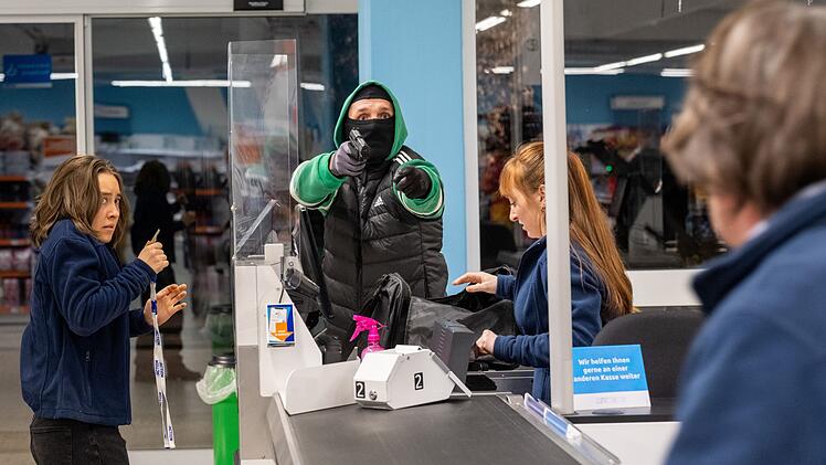 Der &Uuml;berfall auf einen Discounter stellt die Polizei bis heute vor ein R&auml;tsel.