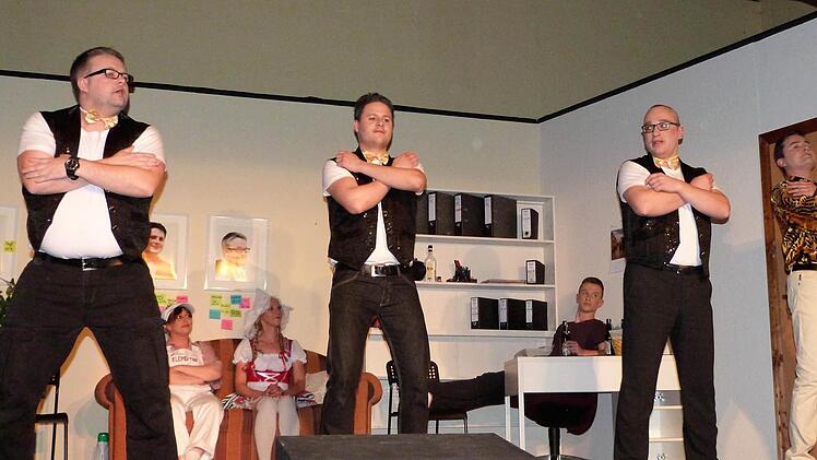 Impressionen von der Theater-Premiere in Marktaschorgast. Foto: Werner Reißaus