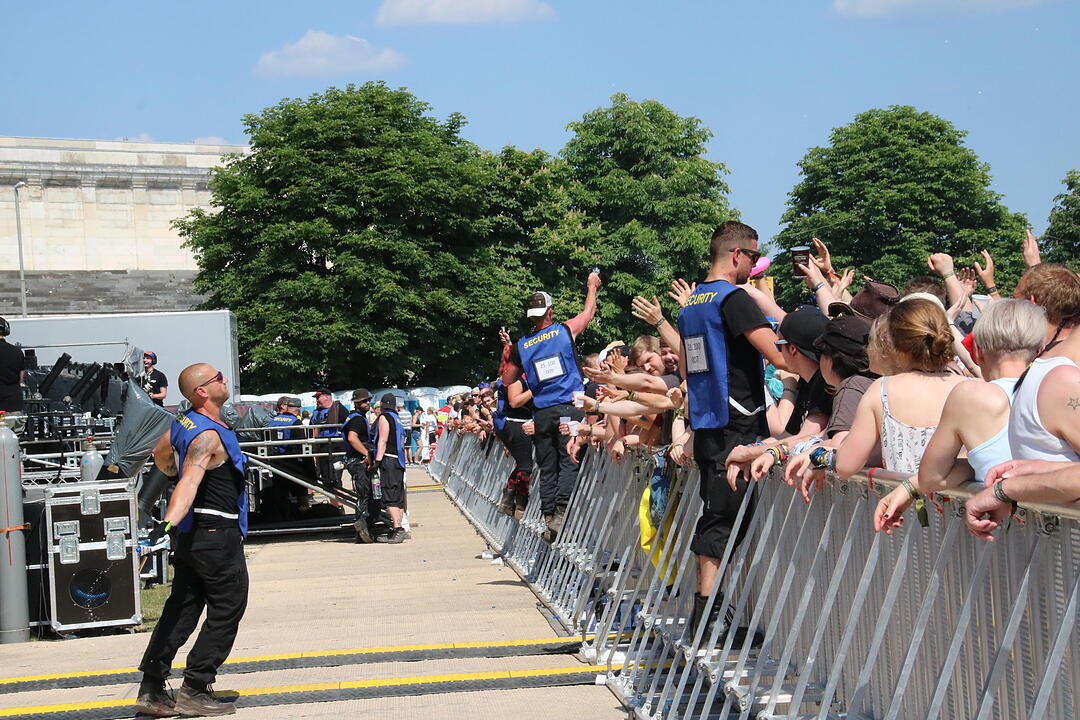 Halbnackt oder im Kostüm: Stimmung bei RIP 2017