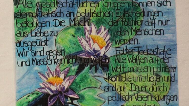 Realschüler hatten Bilder zu den Paragraphen der Friedenserklärung gemalt.