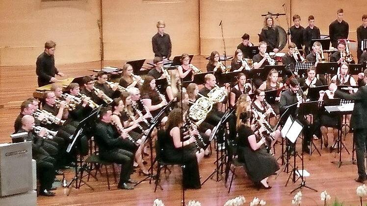 Das Kreisorchester Lichtenfels bei seinem Auftritt vor der Jury im Parkstad Limburg Theater Heerlen Foto: Dieter Tussetschläger