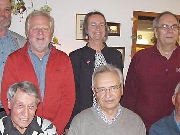 Ehrung für 50- oder 60-jährige Treue zur Gewerkschaft (von links): Michael Blümlein, Erich Seidl, Ullrich Vollrath, Doris Stadelmeyer, Hartmut Forkel, Hans-Joachim Möhring und Franz Zetzmann  Fotos: Martin Koch