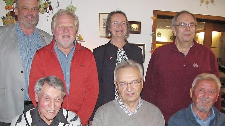 Ehrung für 50- oder 60-jährige Treue zur Gewerkschaft (von links): Michael Blümlein, Erich Seidl, Ullrich Vollrath, Doris Stadelmeyer, Hartmut Forkel, Hans-Joachim Möhring und Franz Zetzmann  Fotos: Martin Koch