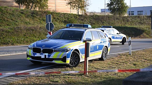 Unfall auf A9 bei Plech: Mann springt aus fahrendem Auto - schwerste innere Verletzungen