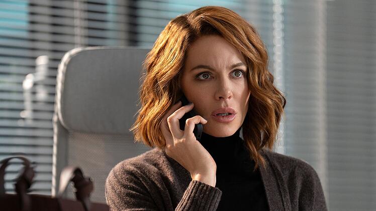Der Mann von Avery Graves (Kate Beckinsale) wurde entf&uuml;hrt. Um sein Leben zu retten, soll die Agentin einen Datenstick mit vielen sensiblen Informationen stehlen.