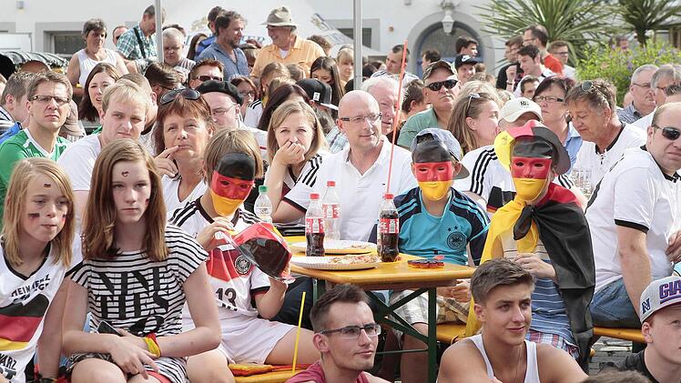 Die deutschen Fans in gespannter Erwartung.