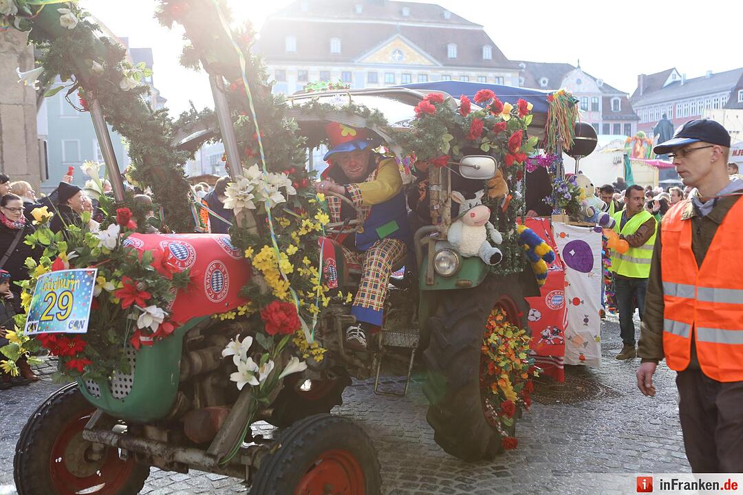 Gaudiwurm: Narren feiern in Coburg