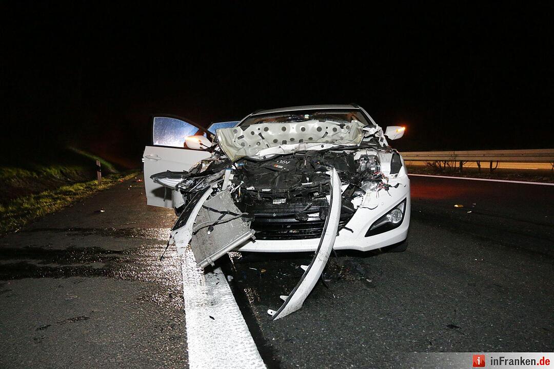 Pkw prallt gegen Lkw: Unfall auf A70