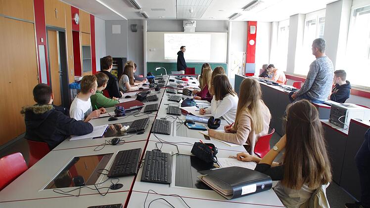Im Informatikraum stehen technisch beste Bedingungen für den Unterricht zur Verfügung. Foto: Marco Meißner
