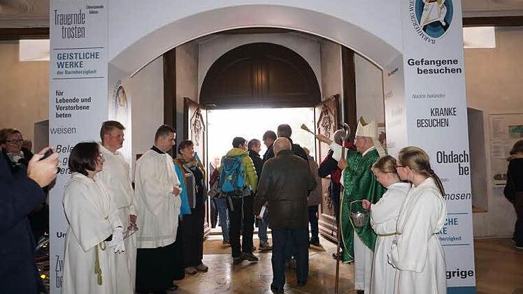 Eindruck von der Feierlichkeit zur Schließung der Heiligen Pforte.  Foto: Marion Eckert