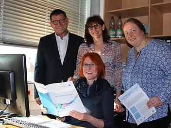 Unter Leitung von Stefan Seufert (von links) arbeiten Andrea Herzer, Anke Barthel und Martina Greubel (vorne) im Bildungsbüro. Fotos: Ruppert
