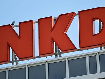 TDR Capital ist der neue Eigentümer des fränkischen Textildiscounters NKD. Jobs sollen nicht in Gefahr sein, heißt es. Im Gegenteil. David Ebener/dpa (Archiv)
