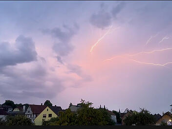 Gewitter über Franken: Bilder zeigen spektakuläre Blitze