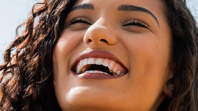 Z&auml;hne aufhellen: So werden sie strahlend wei&szlig;