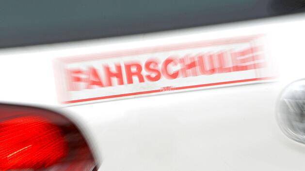 Vorfahrtsunfall im Kreis Ansbach: 16-J&auml;hrige bei Fahrpr&uuml;fung leicht verletz