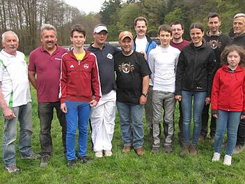 Unser Bild zeigt (von links) den stellvertretenden Gaubogenreferenten Erhard Happ, Werner Schuldheis, Maximilian Mayer, Oliver Stein, Michael Rundell, Jürgen Wohlfart, Steven Schultz, Stefan Weger, Valerie Stichler, Michael Dörr, Joachim Metz und Stefanie Röder. Foto: Koch
