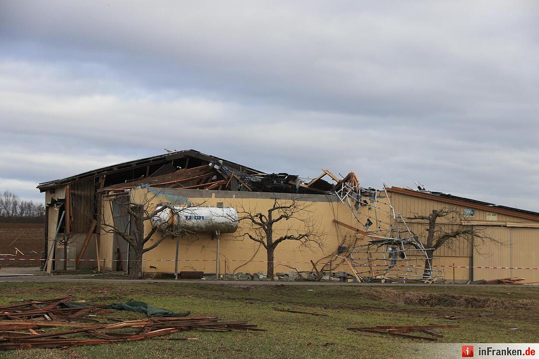 Katastrophenfall nach Tornado ausgerufen - Rund 53 Häuser in Kürnach teils schwer beschädigt