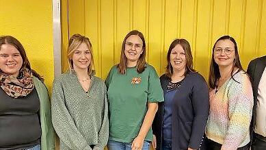 Das neue Vorstandsteam (von links) Annemarie Göbel, Verena Keßler, Jessica Endres, Daniela Voll, Anna Schmitt sowie Bürgermeister Daniel Wehner.