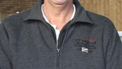 Günter Winkler und sein Prachtvogel.Foto: Erlwein