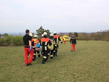 Die verletzte 66-Jährige aus dem Landkreis Erlangen-Höchstadt wurde mit einem Rettungshubschrauber abtransportiert.  Foto: Matthias Einwag