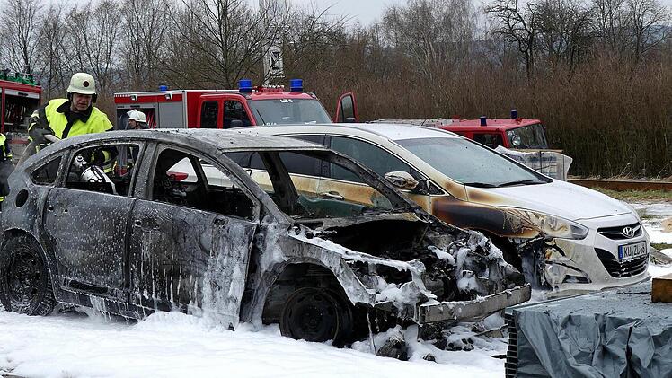 Total ausgebrannt ist dieser Citroën auf dem Wehlitzer Berg in Trebgast. Foto: Dieter Hübner