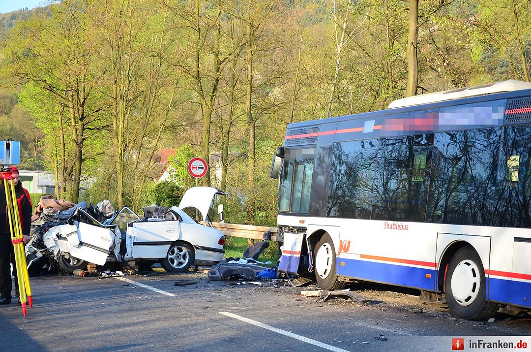 Miltenberg: Auto kollidiert mit Linenbus - ein Toter