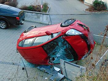 Diese Böschung stürzte das Auto hinab. Foto: Petra Malbrich