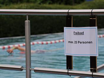 Das Freibad hat bereits seit 8. Juni unter Corona-Bedingungen geöffnet. Wegen der kühlen Temperaturen kamen aber nur wenige. Foto: Ulrike Müller