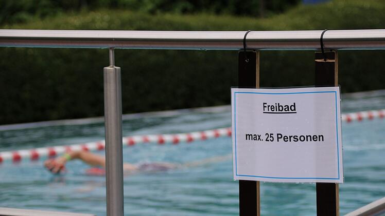 Das Freibad hat bereits seit 8. Juni unter Corona-Bedingungen geöffnet. Wegen der kühlen Temperaturen kamen aber nur wenige. Foto: Ulrike Müller