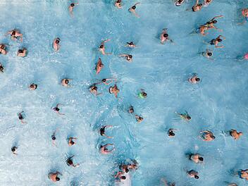 Handy-Eltern im Freibad - eine t&ouml;dliche Gefahr