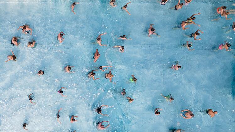 Handy-Eltern im Freibad - eine t&ouml;dliche Gefahr