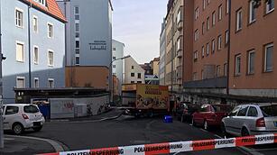 Feld der Verwüstung in Würzburg: Psychisch kranker Mann klaut Laster und rammt Autos