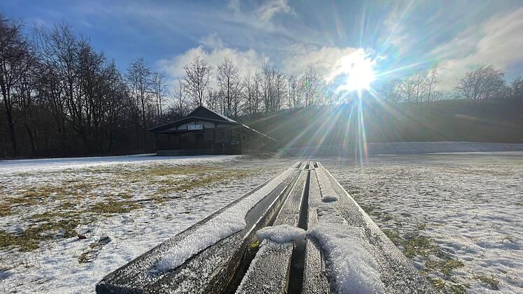 Winterliche Idylle am Oberwildfleckener Sportplatz, der vom SCK mittlerweile zum Bogensport genutzt wird. Foto: Sebastian Schmitt