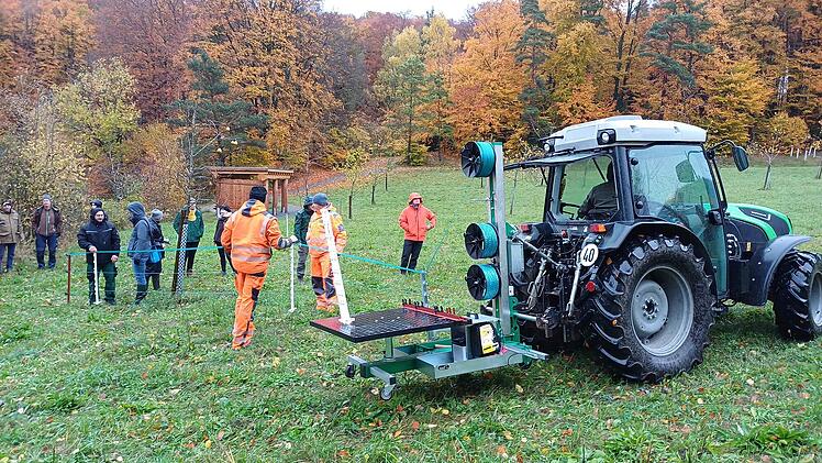 Vorbereitung auf die Afrikanische Schweinepest: Zaunbauübung im Kreis Forchheim
