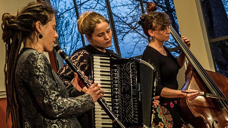 Faszinierende Klezmer-Klänge bot das Ensemble "Sher on a Shier" beim Gastspiel im Coburger Haus Contakt.Foto: Jochen Berger