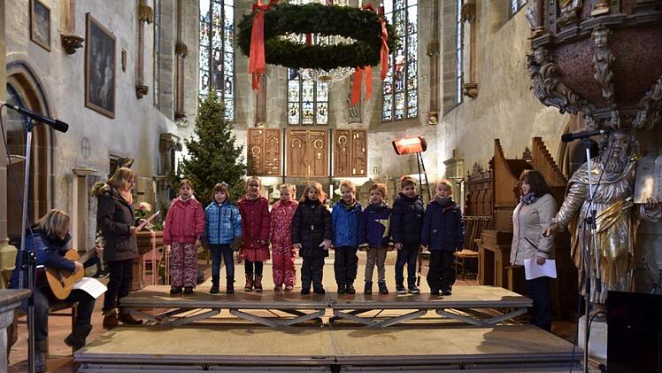 Mit viel Freude sangen die Kinder der evangelischen Kindertagesstätte "Die Arche" in der Marienkirche ihre Weihnachtslieder, wofür sie von den Zuhörern viel Beifall erhielten.Gerold Snater