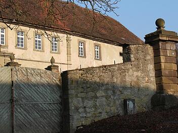 Das Schloss in Ebenhausen soll zu Wohnzwecken umgestaltet werden. Der Gemeinderat stimmte ohne Diskussion den Plänen der Besitzer zu. Foto: Martina Straub