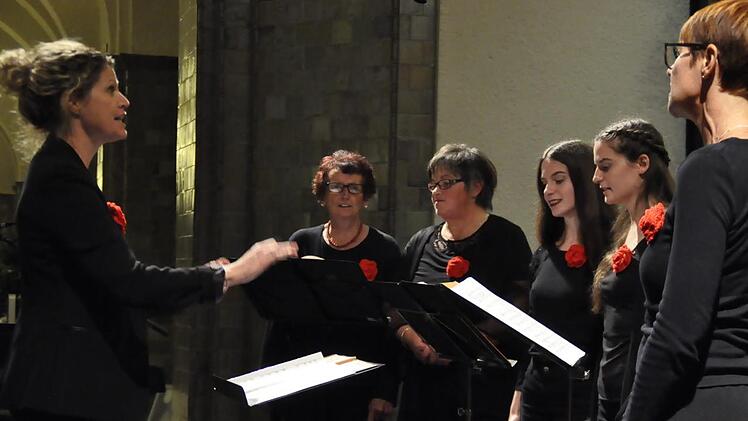 Ein engagierter Chor und seine Chorleiterin Yvonne Roth-Wächter - die "fun@music" der Chorgemeinschaft Thulba.