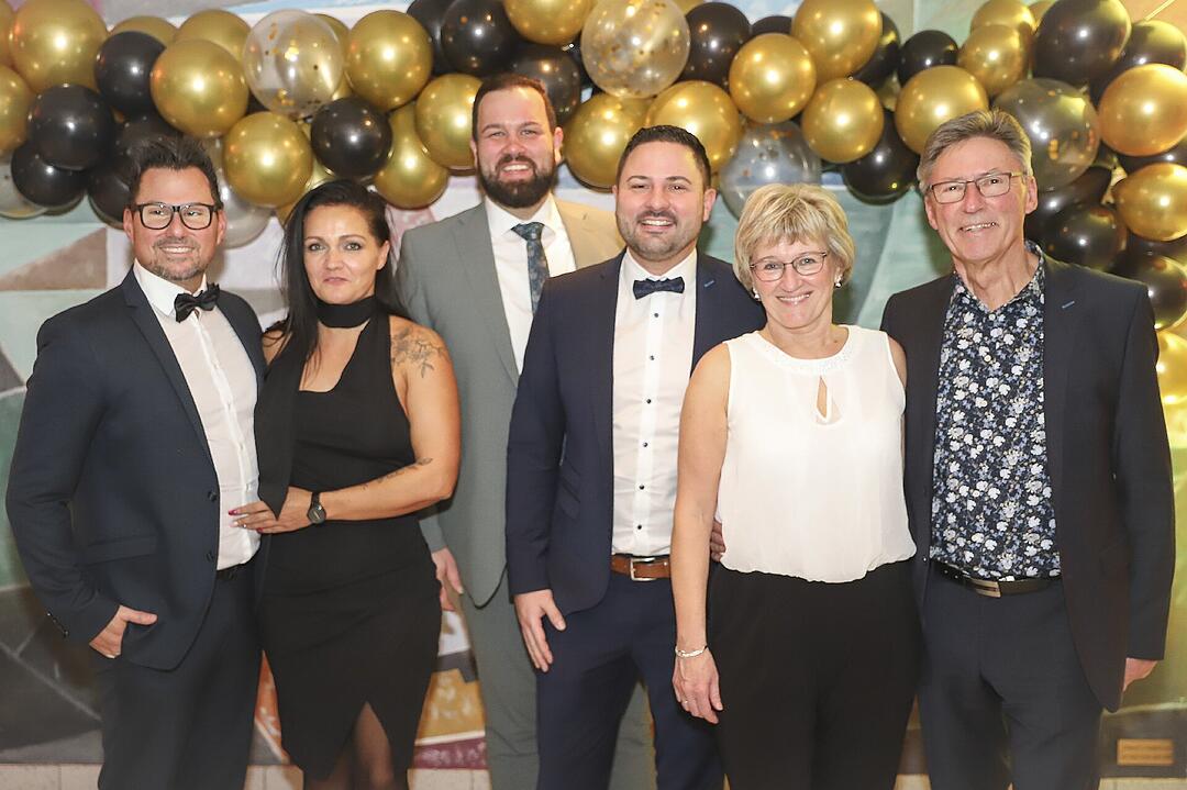 Es wurde in das Jahr 2025 gefeiert.