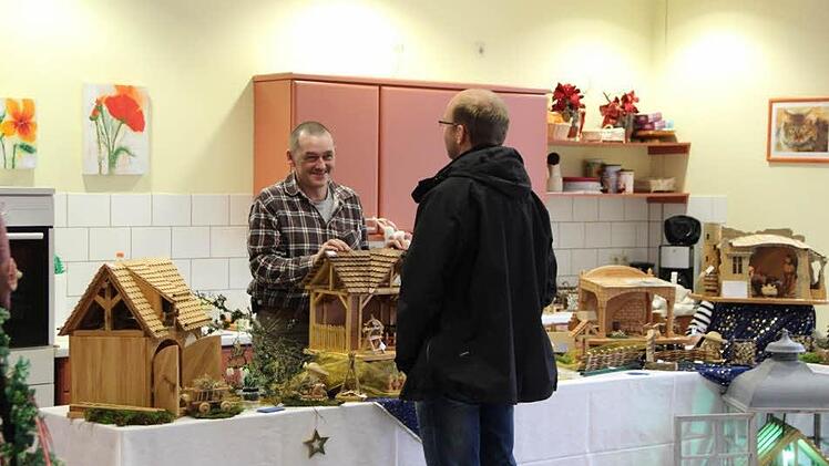Christian Schmitt stellte seine Krippen aus.